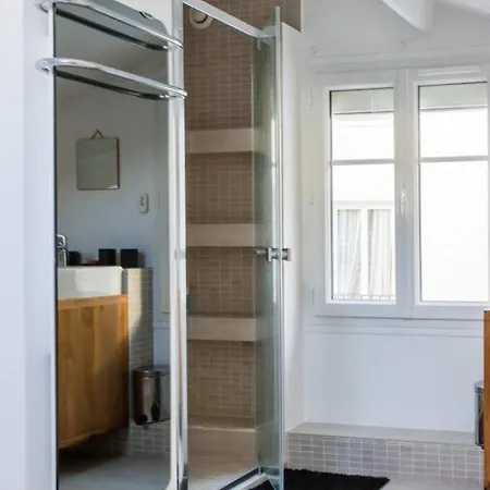 Daire Comme Une Maison Au Coeur Des Batignolles Paris